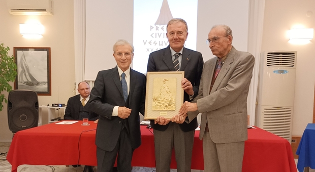 Civiltà vesuviana, i premi 2024 ai presidenti del Circolo Nautico e del museo Caruso
