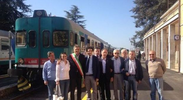 Treni, riaperta oggi la tratta Avezzano- Sora-Roccasecca: festa per pendolari e amministratori