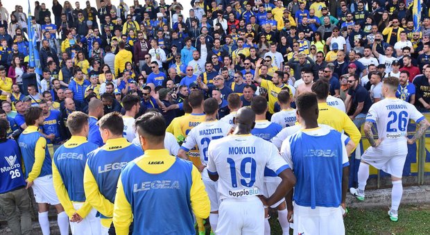 Frosinone, altra sconfitta e Serie A diretta più lontana: squadra in ritiro fino a martedì