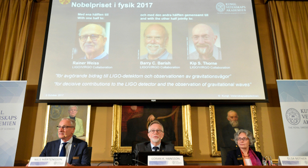 Fisica, nobel agli scienziati di Ligo: Kip Thorne, Ray Weiss e Barry Barish. «Hanno scoperto le onde gravitazionali» I Video