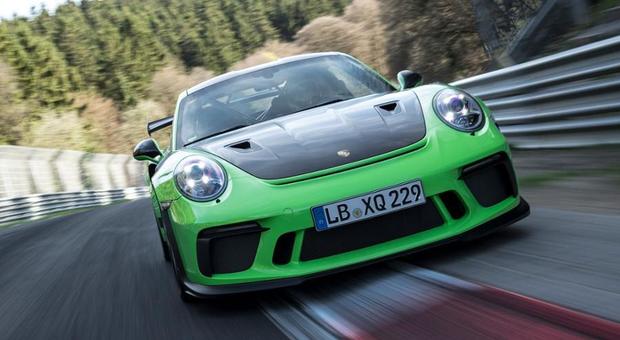 Porsche 911 GT3 RS nel giro record al Nurburgring