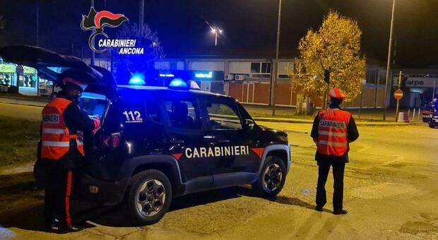 Spinello-party a Pianello interrotto dal blitz dei carabinieri: 10 giovani identificati