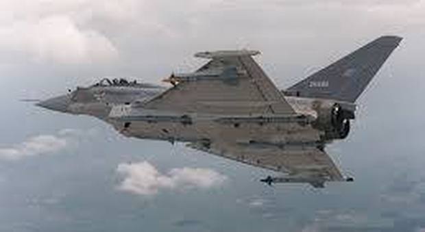Boato nei cieli del Salento: aereo militare rompe il muro del suono