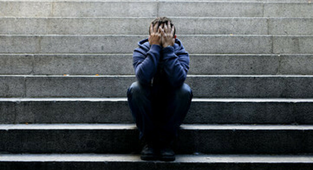 Covid, devastanti effetti della pandemia sui giovani europei: il 64% a rischio depressione