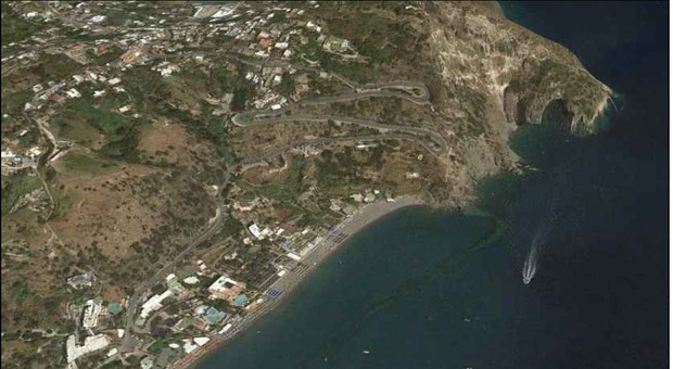 Ischia: stanziati i fondi per la viabilità e per i marciapiedi dei Maronti in Barano d'Ischia