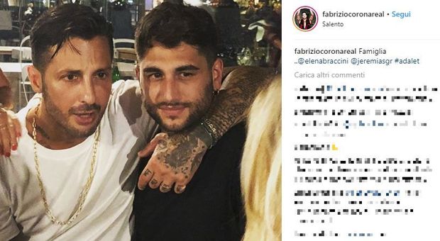Fabrizio Corona e la foto con Jeremias Rodriguez su Instagram infiamma il social: «Famiglia»