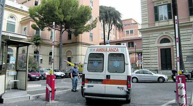 Roma, agguato in strada: sparano a un pugile, è gravissimo
