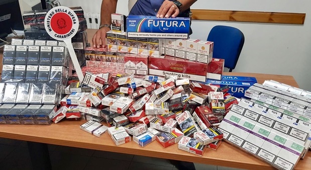 40 pacchetti di «bionde» nel borsone, arrestato a 82 anni nel Napoletano