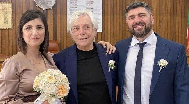 Il figlio di Nino D'Angelo sposo a Portico: Toni e Roberta tra applausi e fan «scelti»