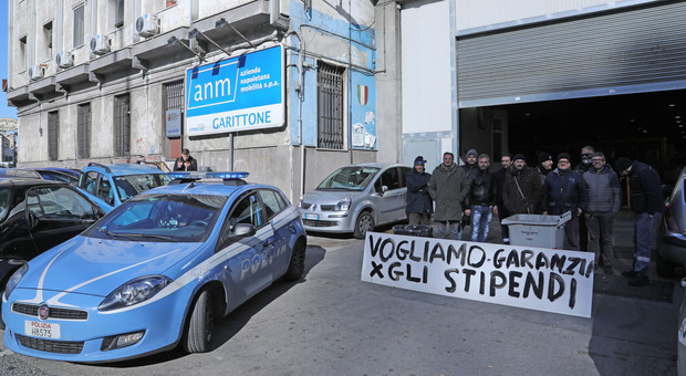 Chiude deposito Anm, Napoli in tilt: braccio di ferro con gli autisti