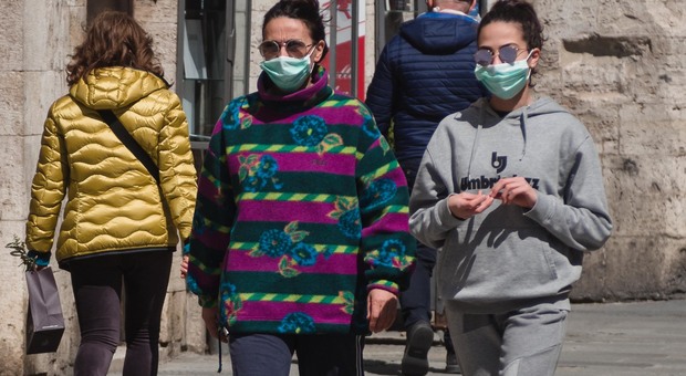 Coronavirus: i sindaci per l'obbligo delle mascherine, ma in Umbria non ci sono per tutti