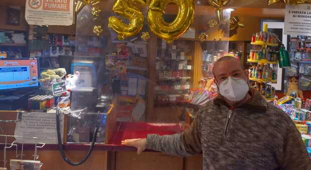 La tabaccheria di San Rocco festeggia i 50 anni