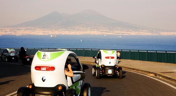 Napoli, in giro più auto elettriche ma senza ricarica: solo 2 colonnine