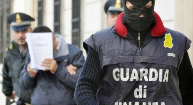 Truffa ai danni dell'Inps: in azienda metà dei lavoratori italiani in nero