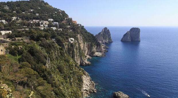 Capri, operaio cade da oltre 10 metri in un albergo