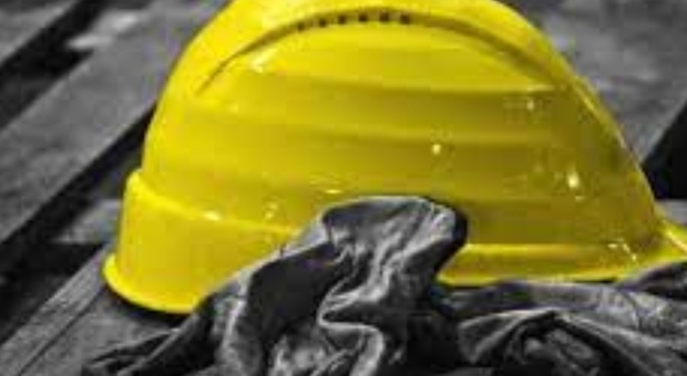 Cadono in una vasca di depurazione nel Pisano: muore operaio, gravemente ferito il collega