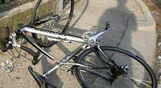 Il caso della ciclista caduta e multata «Han ragione i vigili, non il sindaco»