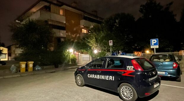 I carabinieri davanti alla casa di Marco Turrin a Vigodarzere