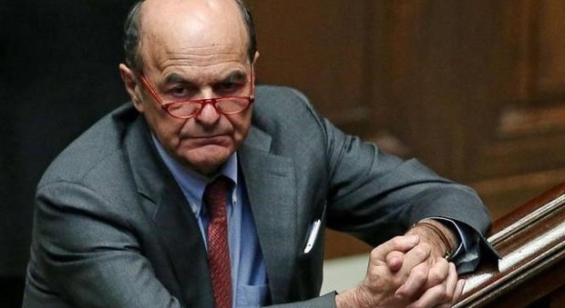 Legge elettorale, Bersani stronca la proposta del Pd: «Un pasticcio». Slitta al 5 giugno l'arrivo in Aula