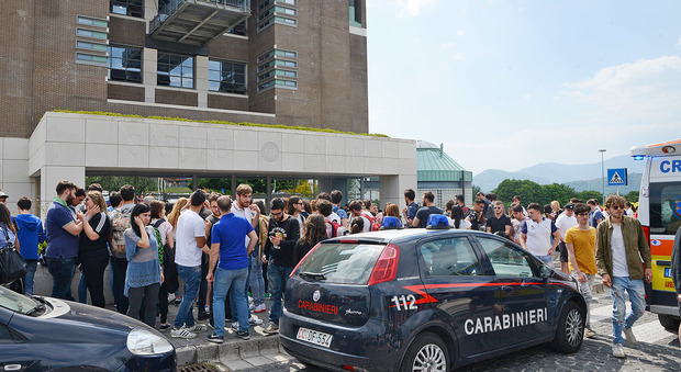 Studente si lancia dal terzo piano dell'Università: "Gianluca, sereno e socievole assurdo pensare al suicidio"