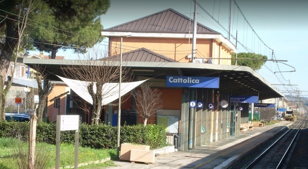 Tragico incidente sul lavoro, muore operaio 55enne. Fermi i treni della linea Adriatica