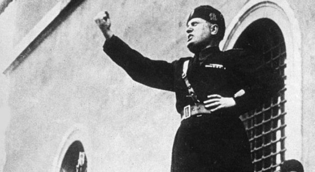 Il sindaco vince la battaglia dopo tre anni: Mussolini non è più cittadino di Sarno