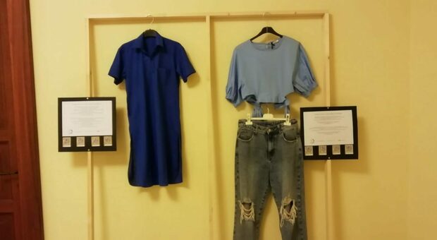 Gli abiti della mostra denuncia a San Pietro al Tanagro