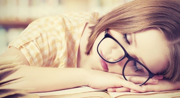 Stanchezza e sonnolenza? Come si possono contrastare i sintomi