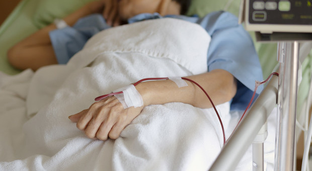 Scambiano le sacche di sangue, donna muore in ospedale a Monza