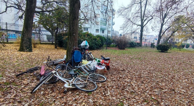 Mestre. Un "deposito" di bici rubate in mezzo al parco di Villa Querini