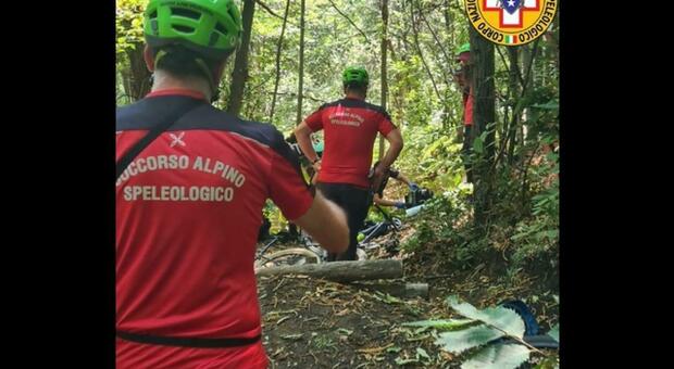 Gita in mountain bike sull'Etna finisce in tragedia: ciclista muore a 50 anni