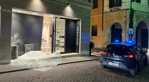 Treviso. Colpo dei ladri nella boutique Loschi - foto Google