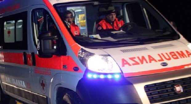 Furgone contro un pullman nella notte sulla A5, morta una 19enne e 6 feriti