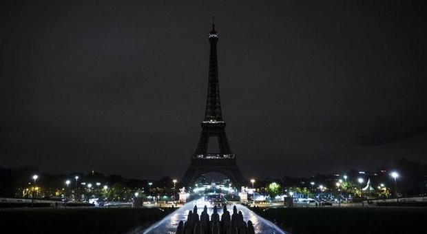 La Torre Eiffel spenta