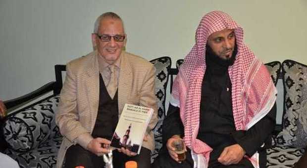A sinistra Riad Krika, responsabile del centro islamico "Ettawba"