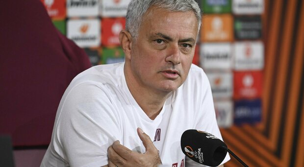 Mourinho avvisa la Roma per la sfida con il Ludogorets: «Vietatissimo scendere in Conference»