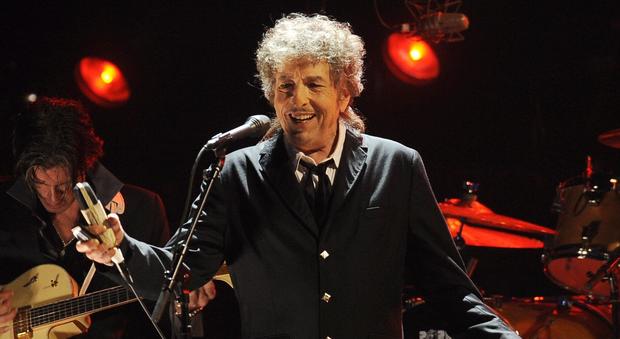 Bob Dylan alla fine cede: ritirerà il premio Nobel questo fine settimana