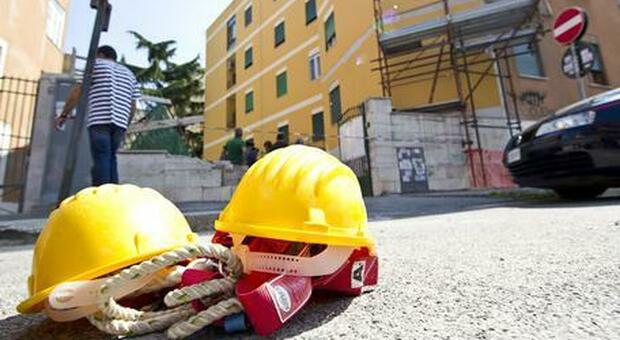Incidenti sul lavoro a Napoli: «Ci sono 25 feriti al giorno, niente sconti sulle regole»