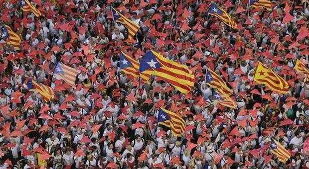 Spagna, Catalogna verso il secessionismo. Agli indipendentisti 72 seggi su 135: «Abbiamo vinto»
