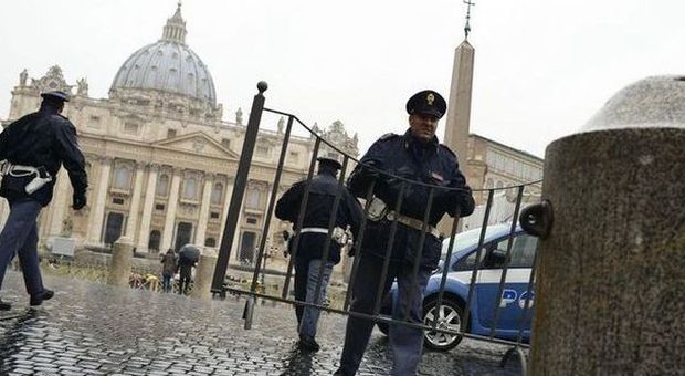 Terrorismo, il Papa nel mirino: rafforzate le misure di sicurezza in piazza San Pietro