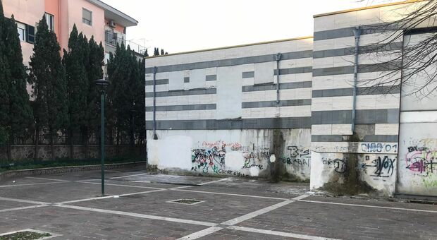 Napoli Est, murati gli accessi dell'ex polifunzionale di Barra