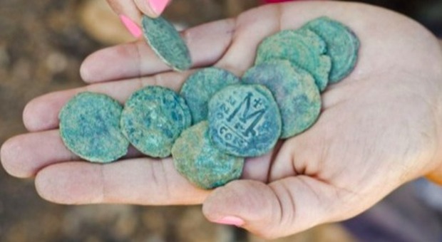 Israele, trovate monete di 1400 anni fa: una raffigura Ponzio Pilato