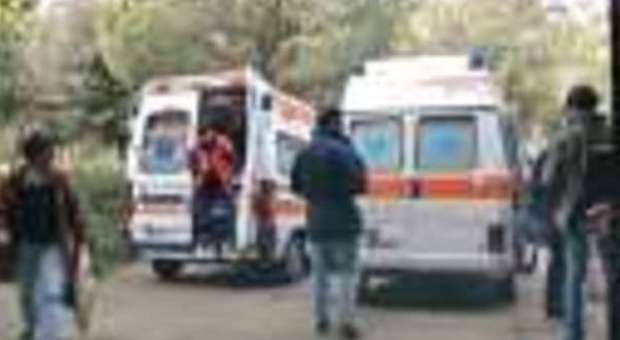 Ancona, auto si schianta contro camion: muore un'automobilista
