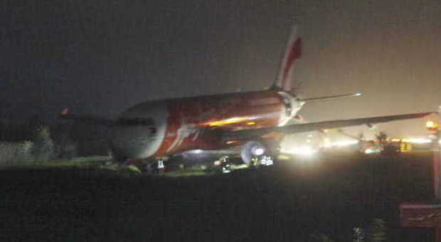 Airasia, incidente aereo nelle Filippine: fuori pista durante l'atterraggio