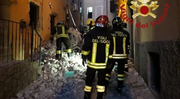 Esplosione in una casa alle porte di Roma: tre persone salvate, grave una donna