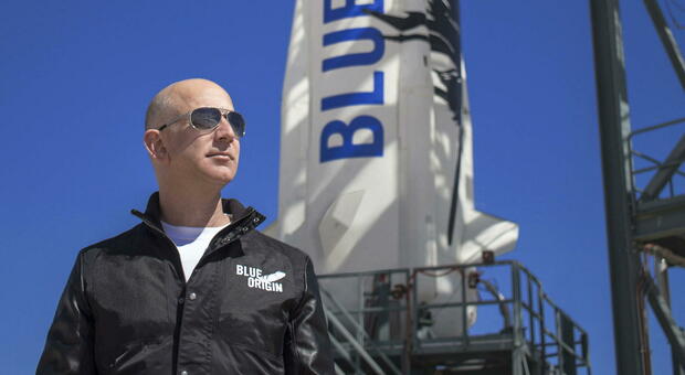 Jeff Bezos, l'uomo più ricco del mondo annuncia: «Il 20 luglio coronerò il sogno di viaggiare nello Spazio»