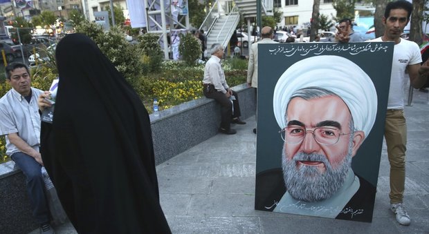 Presidenziali, domani l'Iran al voto: ultimi appelli di Rohani e Raisi