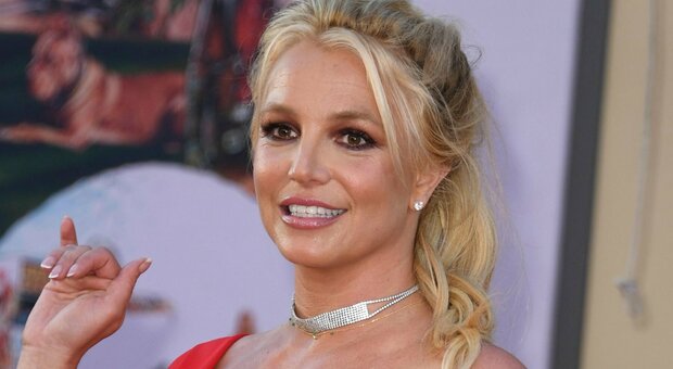 Britney Spears già nei guai: indagata per percosse, la denuncia di una collaboratrice