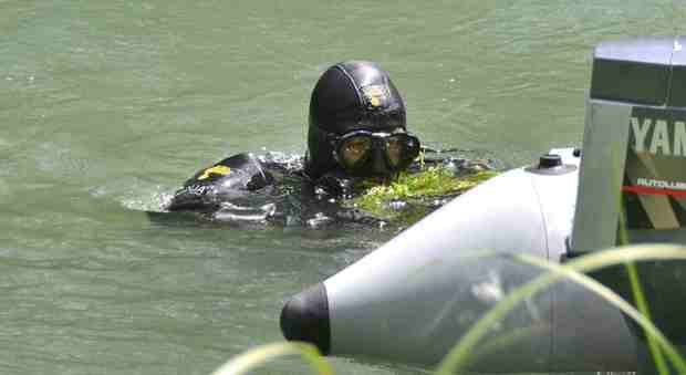 Un subacqueo dei carabinieri in azione