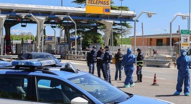 Campania, test rapidi tra caselli e stazioni: scoperti 19 positivi tra i rientranti dal Nord